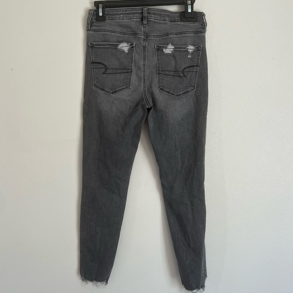 American Eagle Grey Distressed Super Hi Rise Jeggings Size 6 Short - Picture 4 of 8